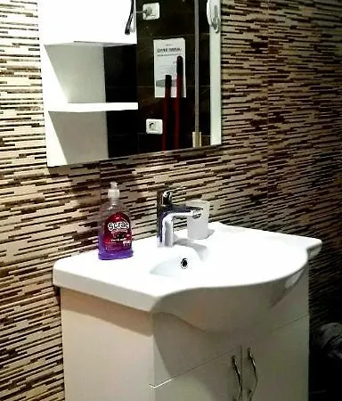 招待所 Guesthouse *