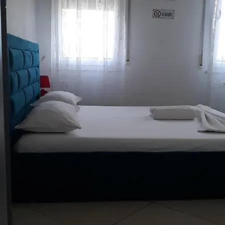 Guesthouse * 地拉那