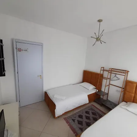 Guesthouse * 地拉那